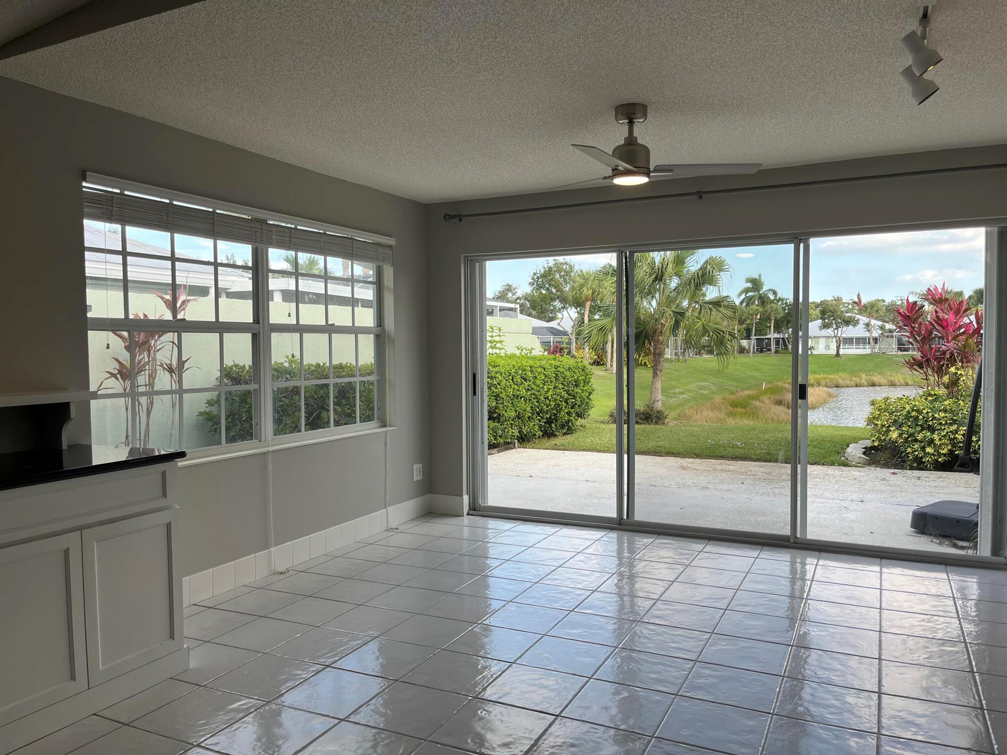 THE MEADOWS AT MARTIN DOW - Residential Lease