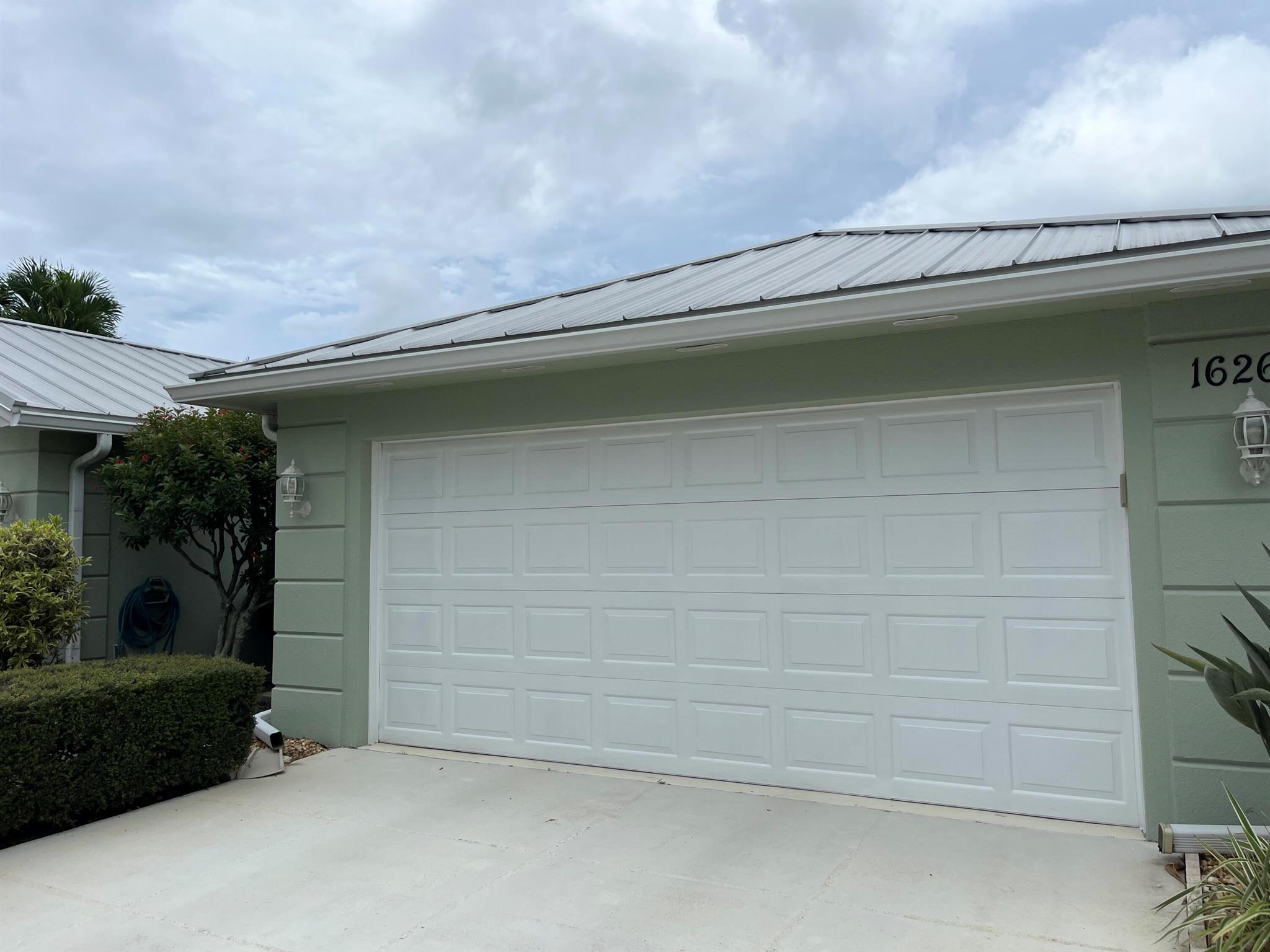 THE MEADOWS AT MARTIN DOW - Residential Lease