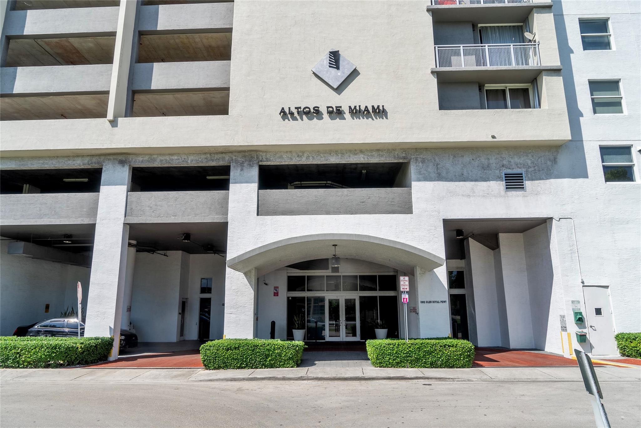 2 bedrooms and 2 bathrooms condominium at the prestigious community of Altos de Miami, Secure building with 24/7 concierge, gym, and sun deck. split-bedroom layout with city view, one assigned garage space. Prime location near Downtown, Brickell, Coral Gables, Airport, Medical District, and 1 block from Publix Supermarket.
