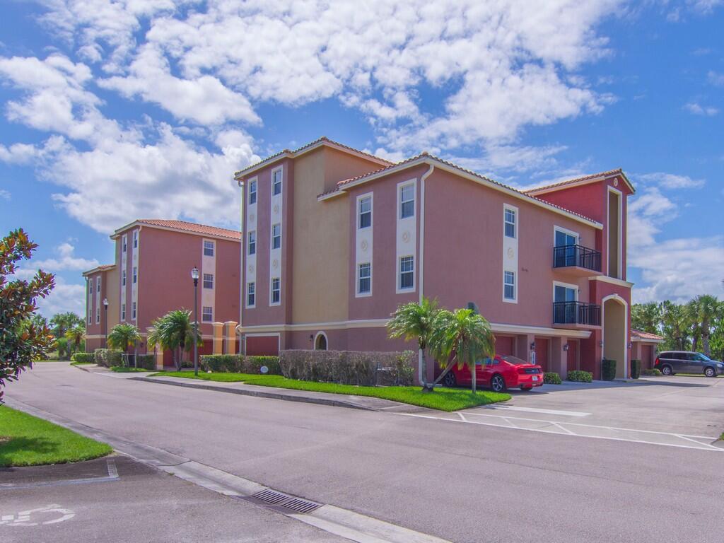 4190 Gator Greens Way 32