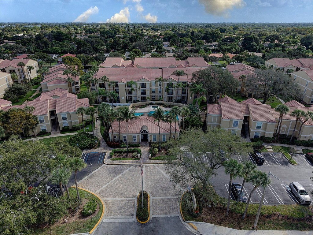 SAVANNAH AT RIVERSIDE - Residential