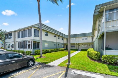 Condominium in Delray Beach FL 573 Monaco L 29.jpg