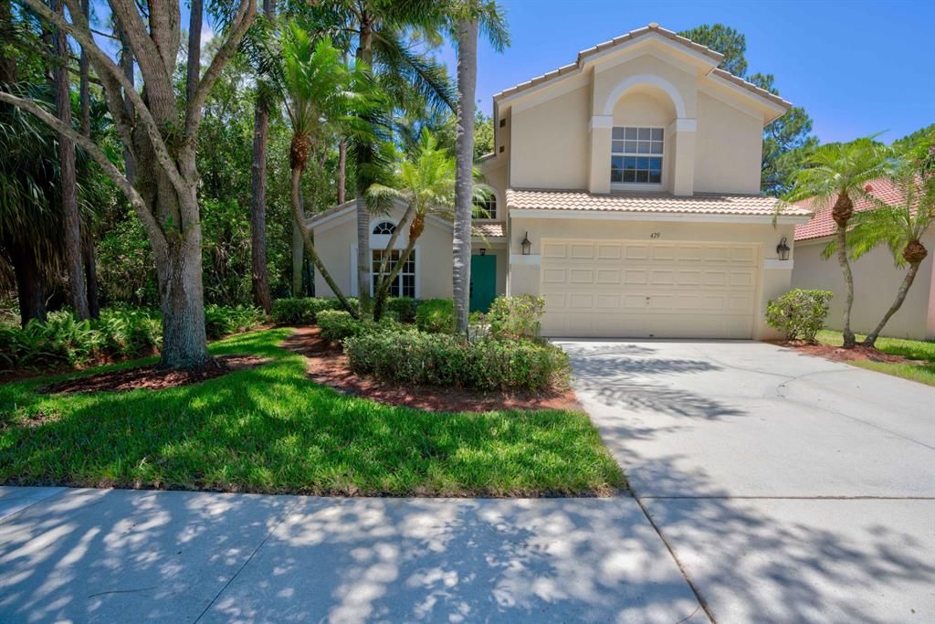 Photo of 429 Woodview Circle, Palm Beach Gardens, FL 33418 (MLS # R10731250)