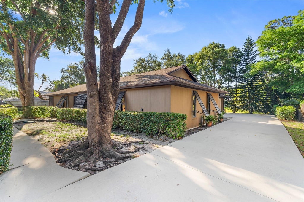 Photo of 342 SW Saint Lucie Street, Stuart, FL 34997 (MLS # F10441601)