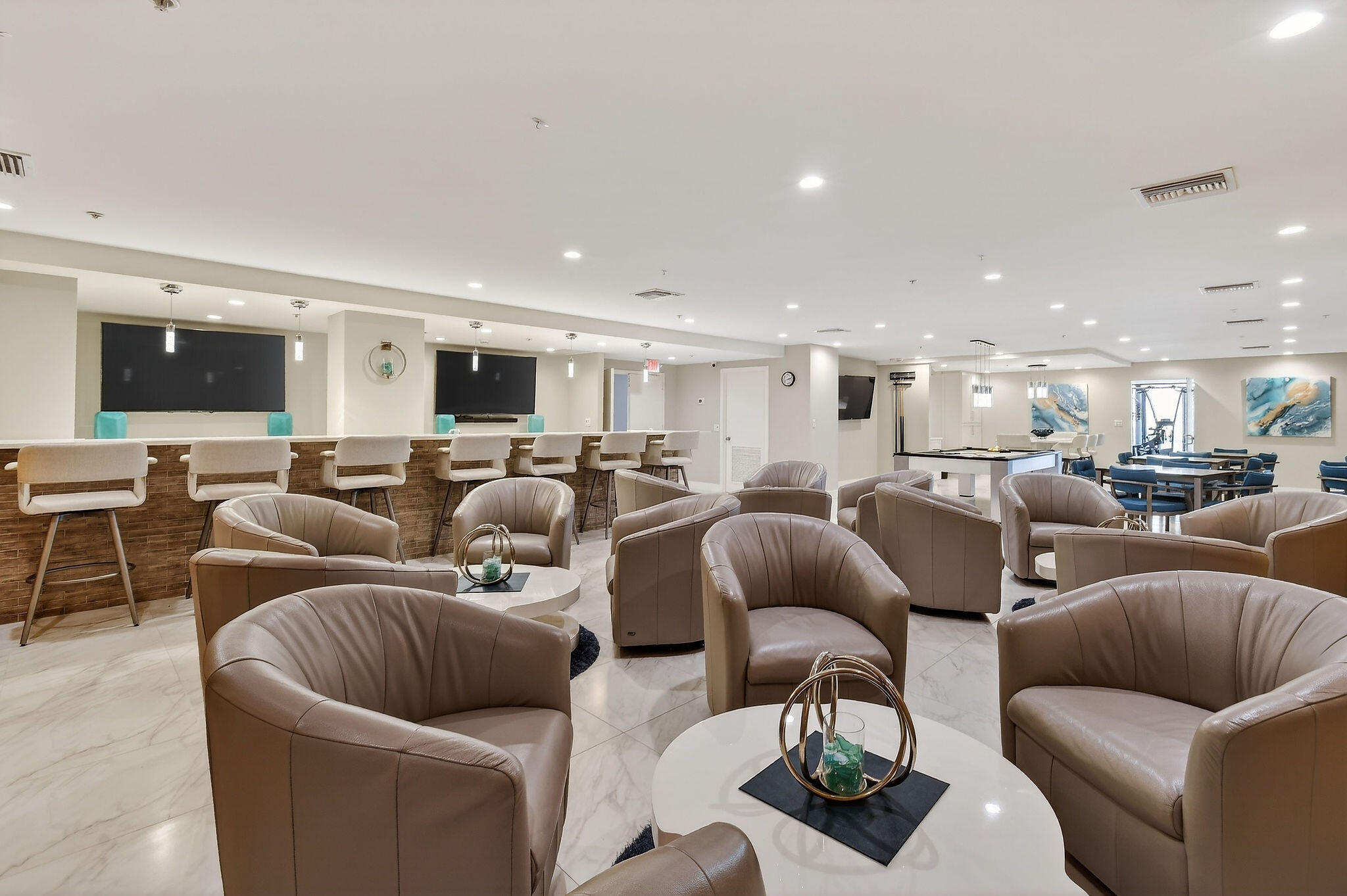 REACHES CONDO - Residential