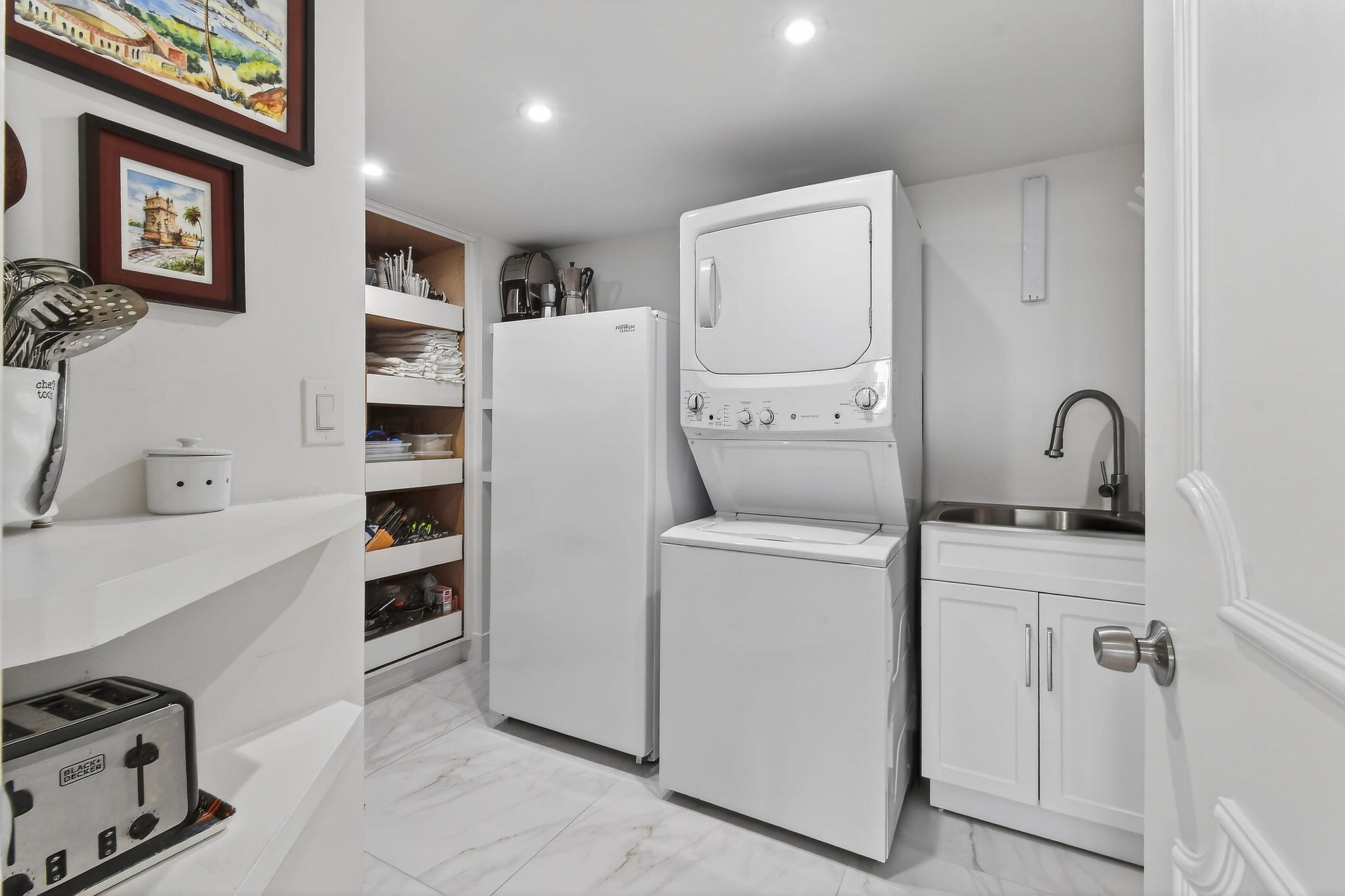 REACHES CONDO - Residential