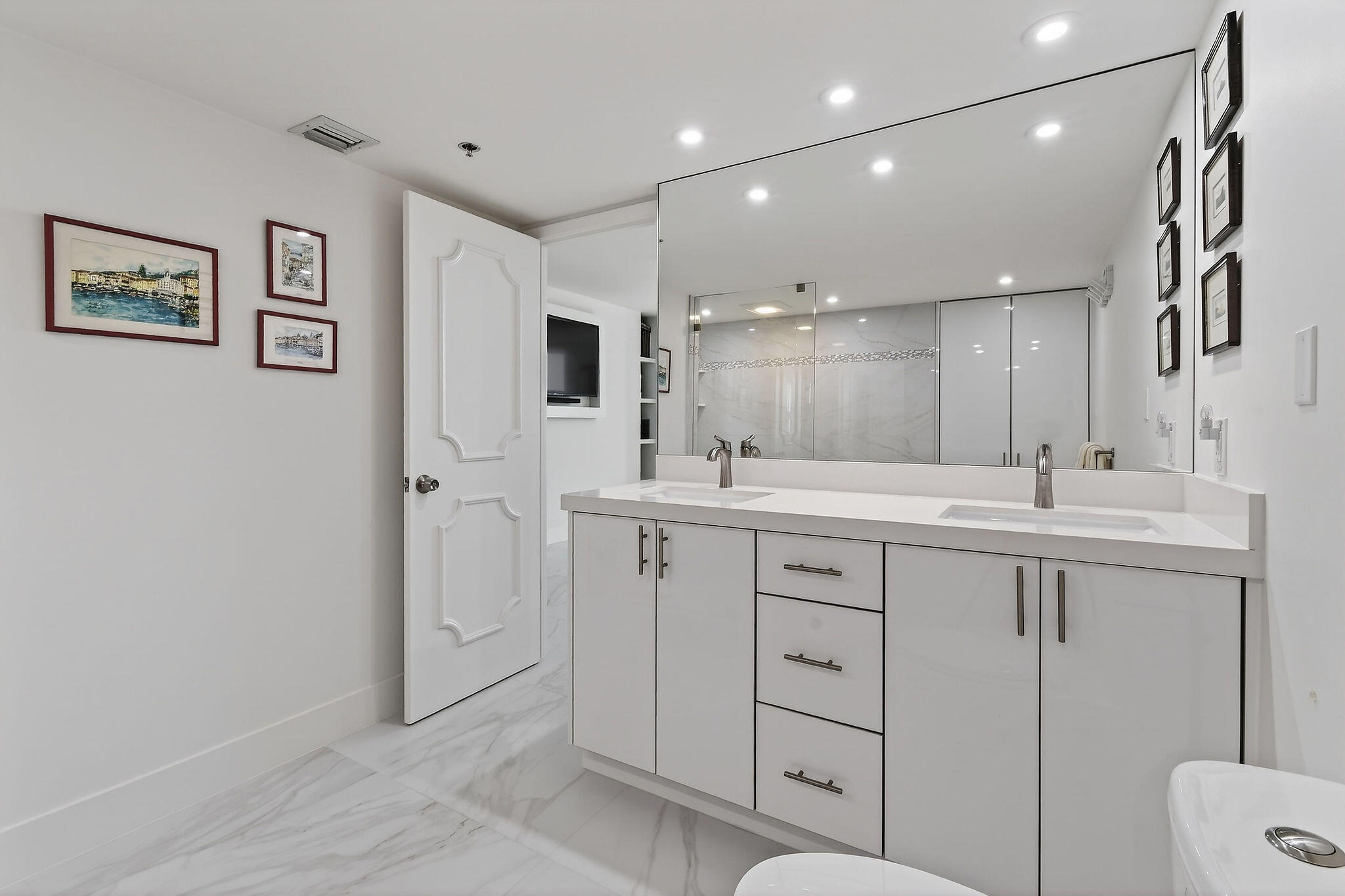 REACHES CONDO - Residential