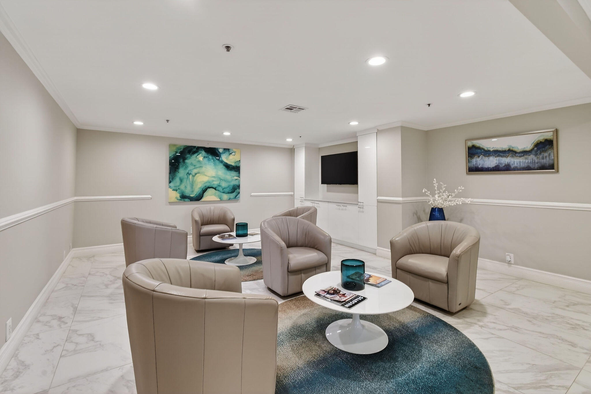 REACHES CONDO - Residential