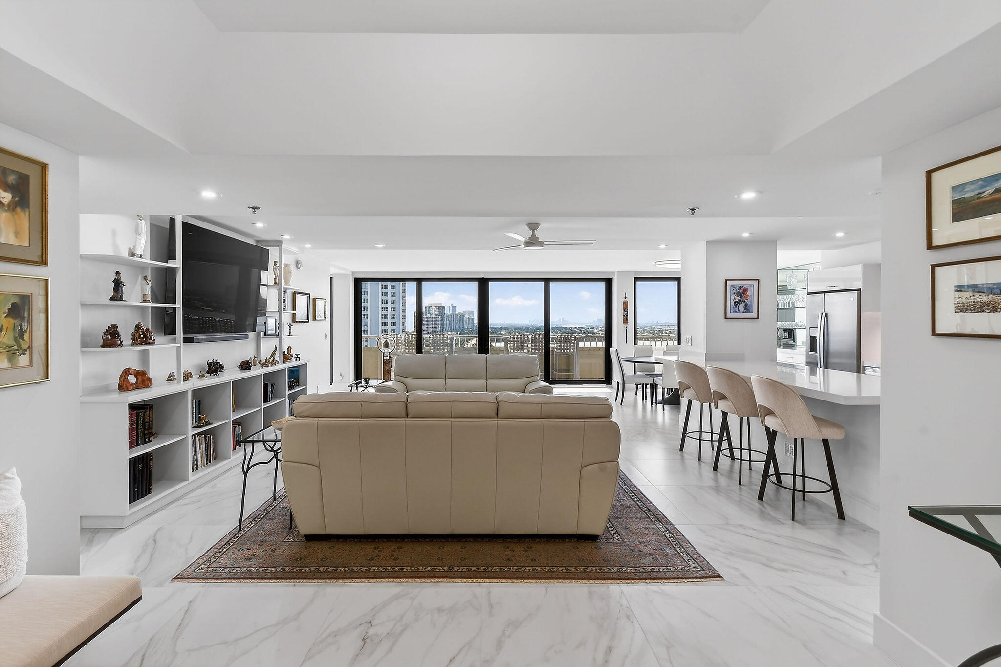 REACHES CONDO - Residential