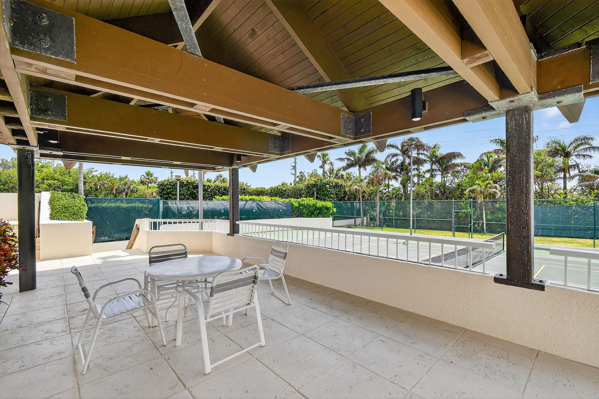 REACHES CONDO - Residential