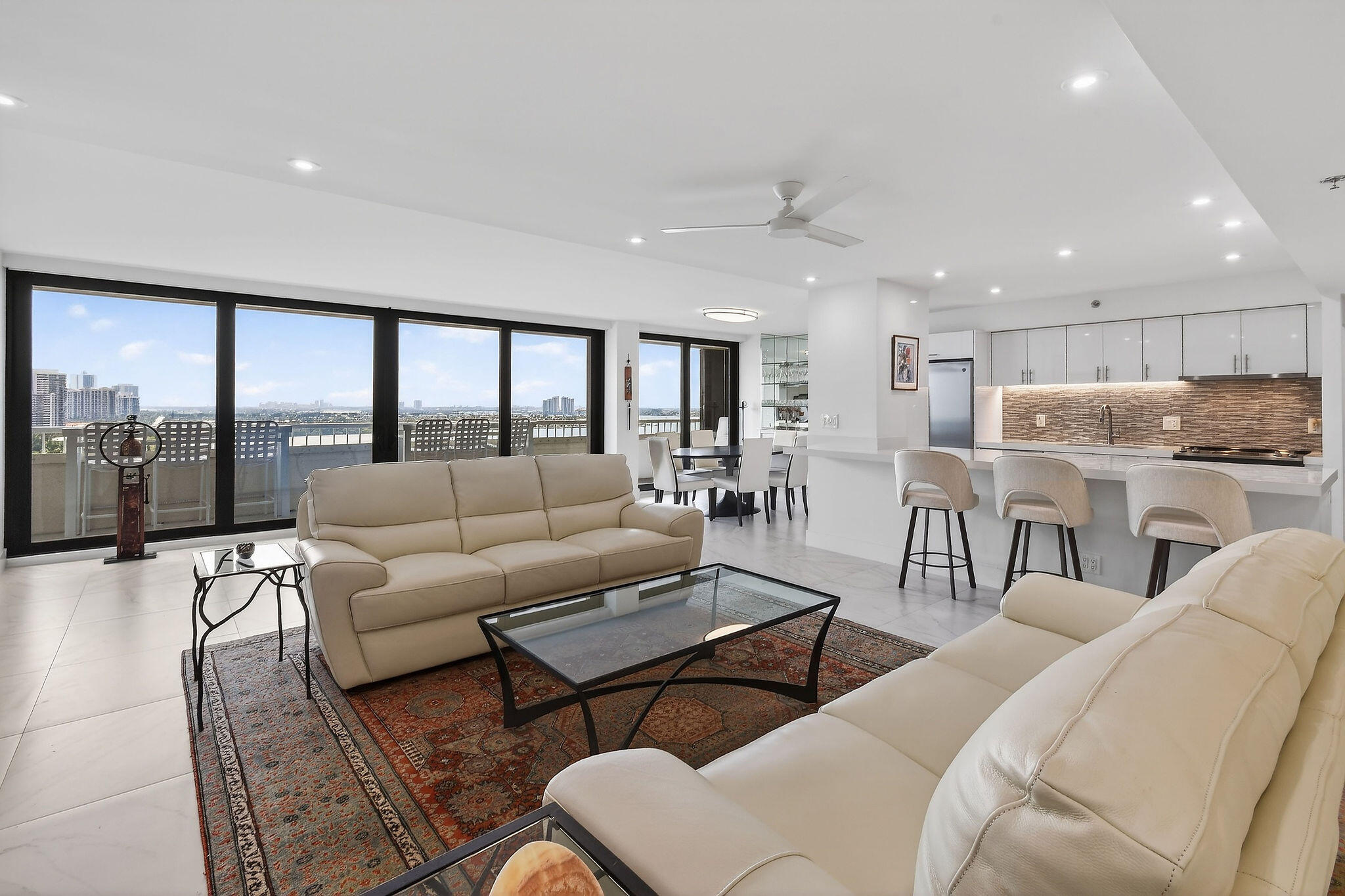 REACHES CONDO - Residential