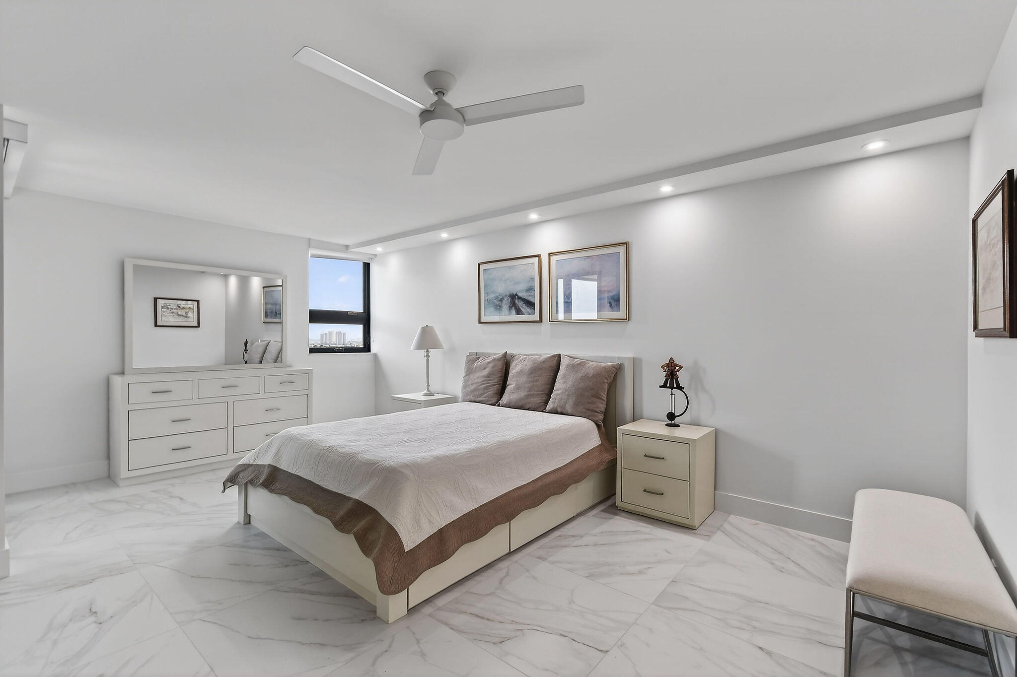 REACHES CONDO - Residential