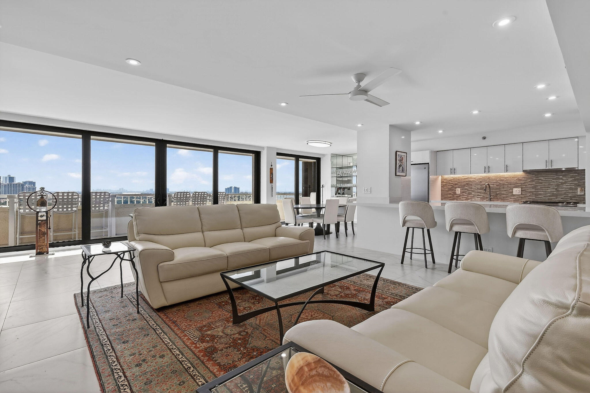 REACHES CONDO - Residential