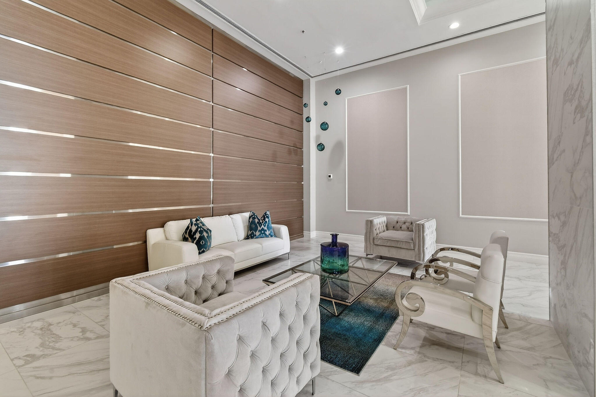 REACHES CONDO - Residential