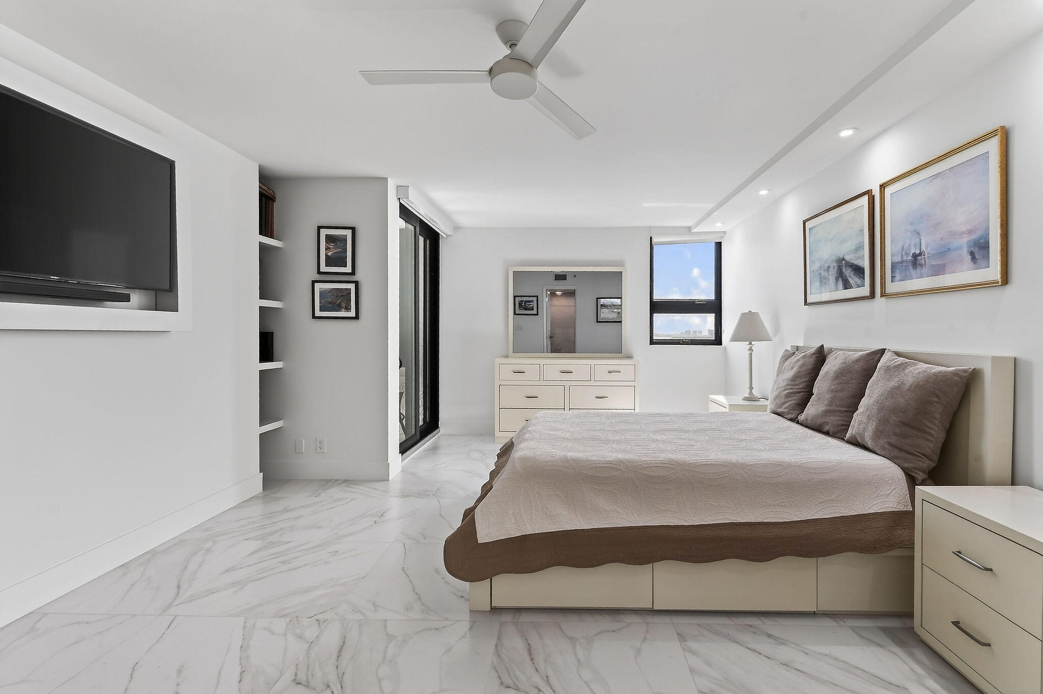 REACHES CONDO - Residential