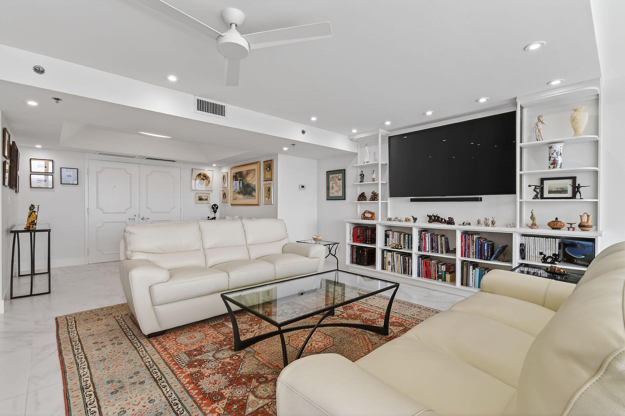 REACHES CONDO - Residential