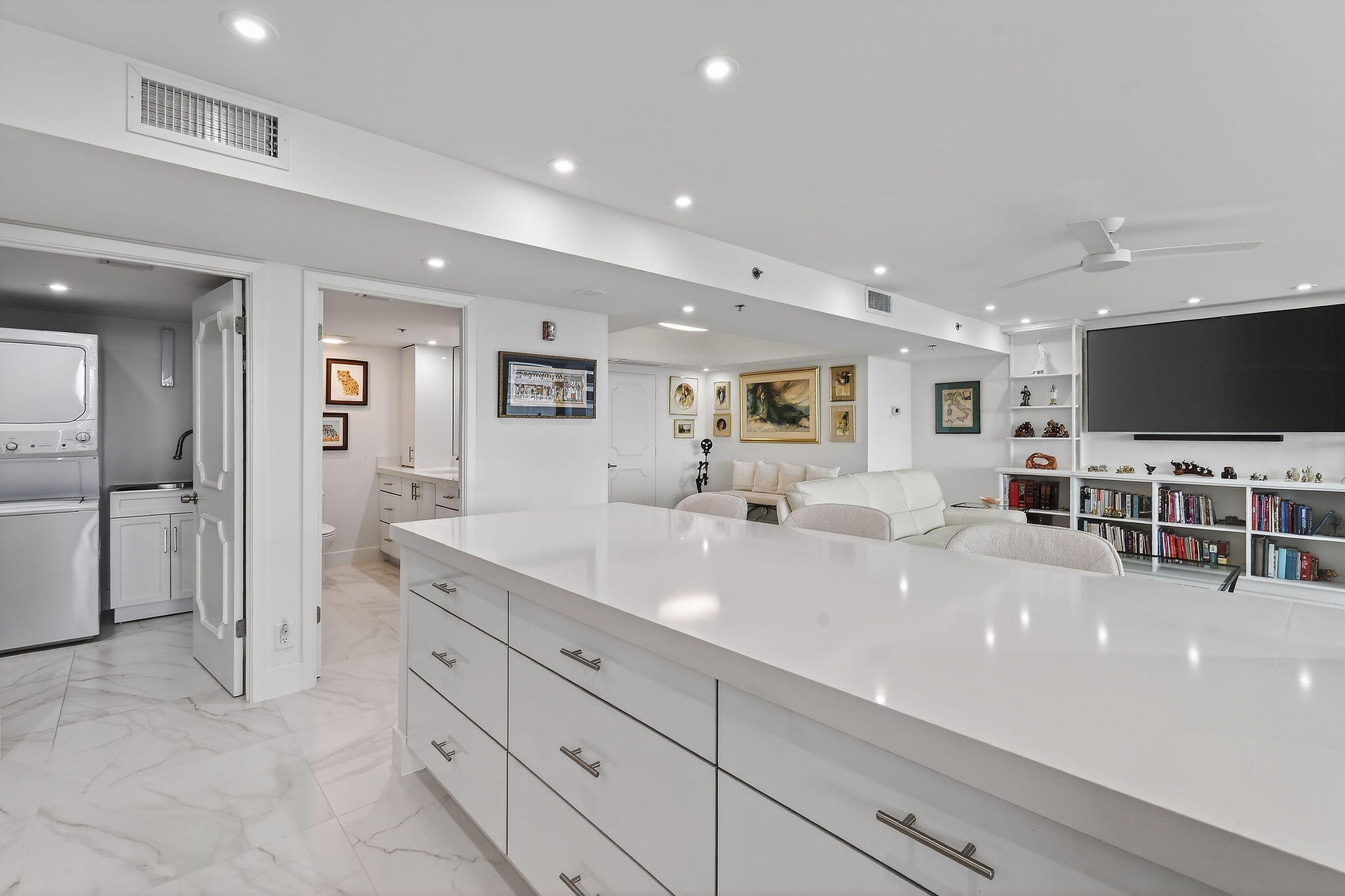 REACHES CONDO - Residential