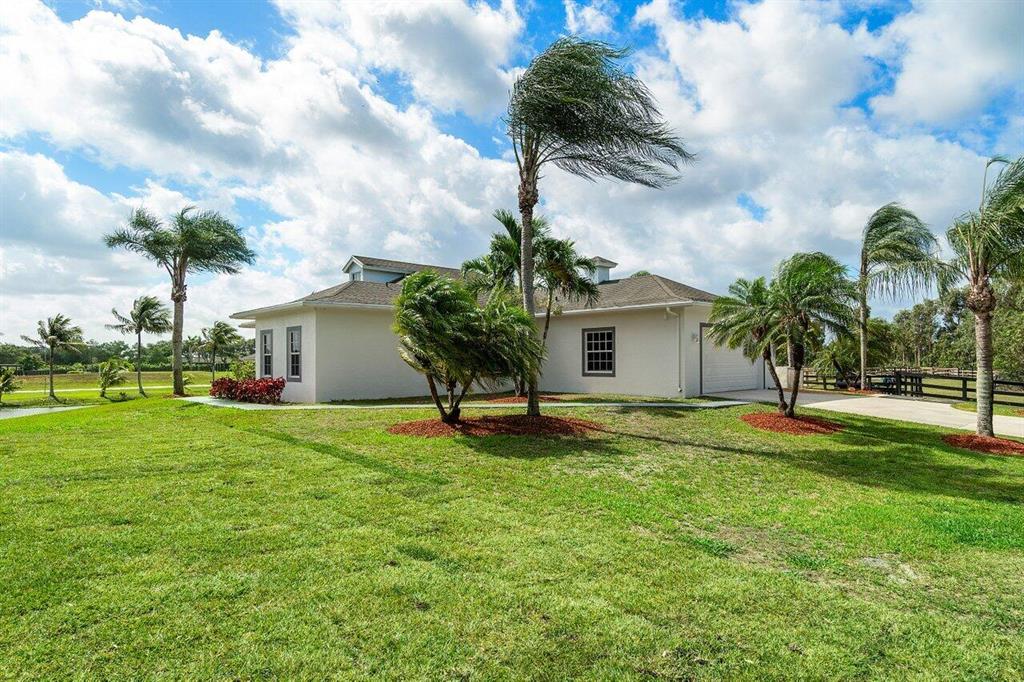 Palm Beach Point Sunglade - Residential