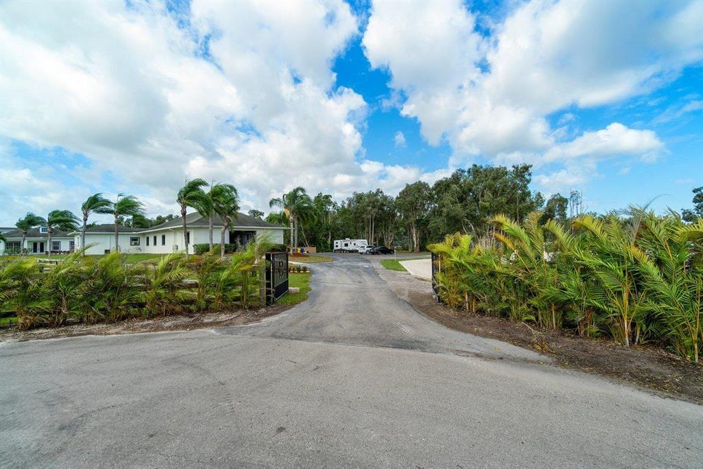 Palm Beach Point Sunglade - Residential