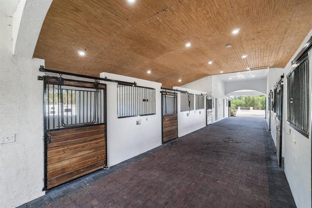 Palm Beach Point Sunglade - Residential