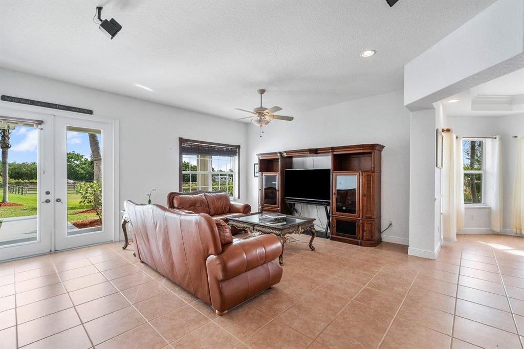 Palm Beach Point Sunglade - Residential