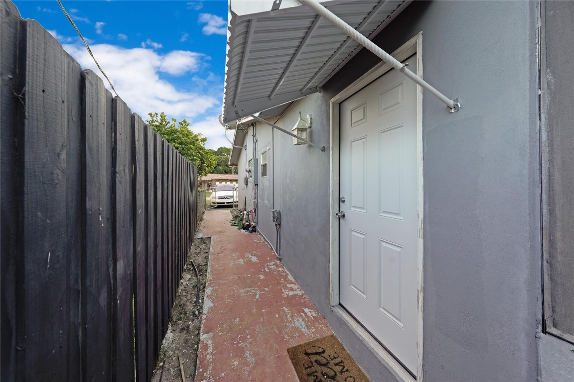 THE KNOLLS - Residential Lease