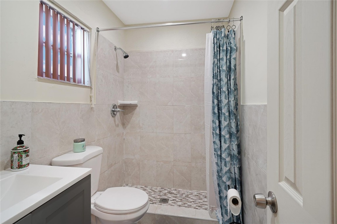 THE KNOLLS - Residential Lease