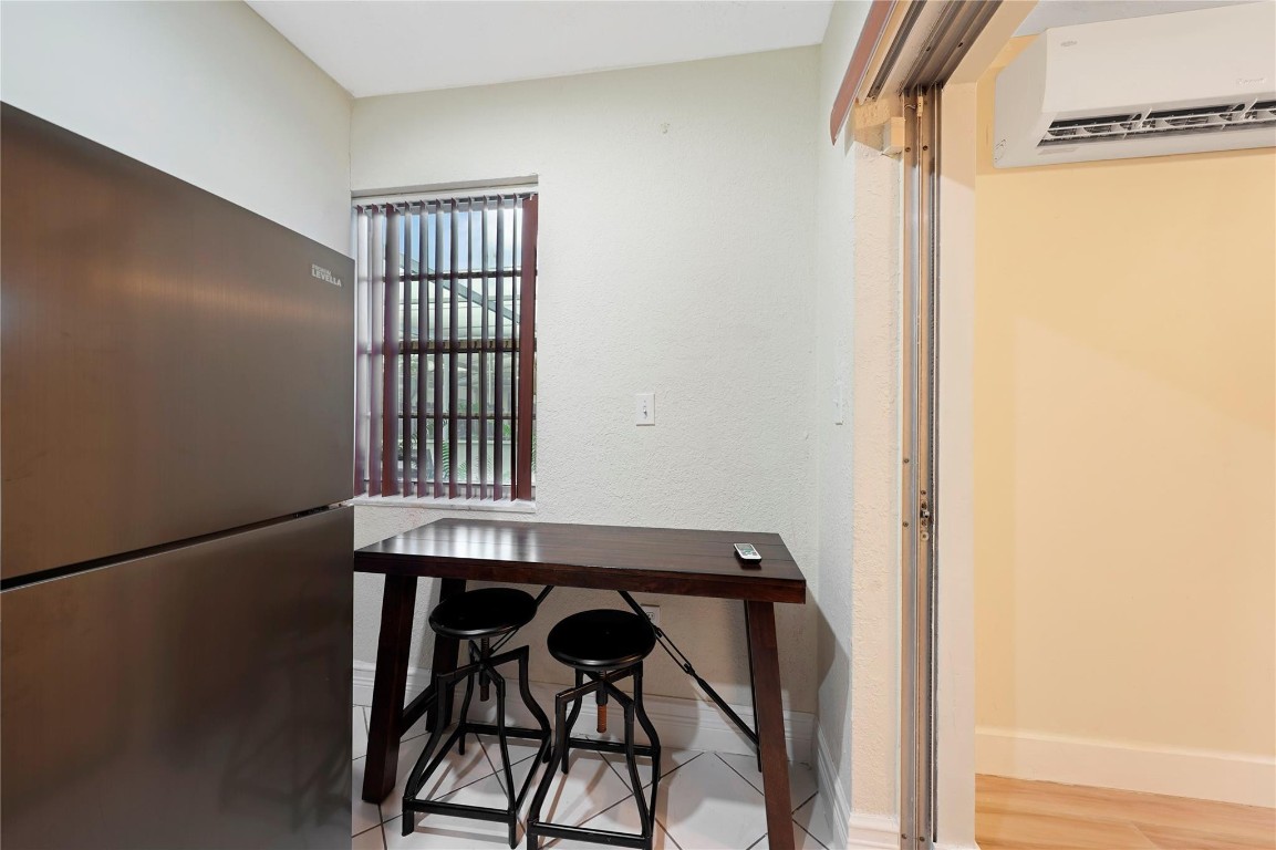 THE KNOLLS - Residential Lease