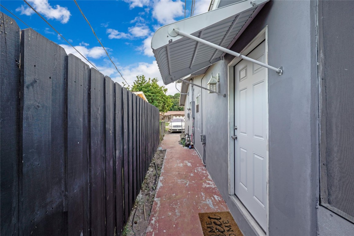 THE KNOLLS - Residential Lease