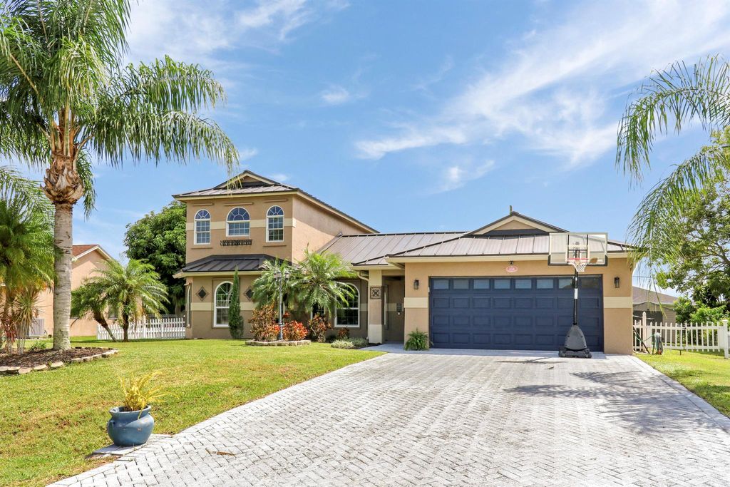 Photo of 552 SW Dauphin Avenue, Port Saint Lucie, FL 34953 (MLS # R11089488)