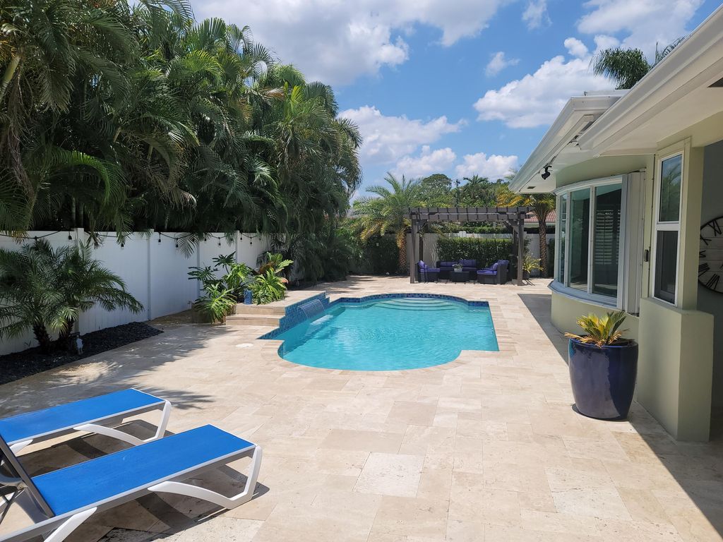 Photo of 850 W Camino Real, Boca Raton, FL 33486 (MLS # R10802461)