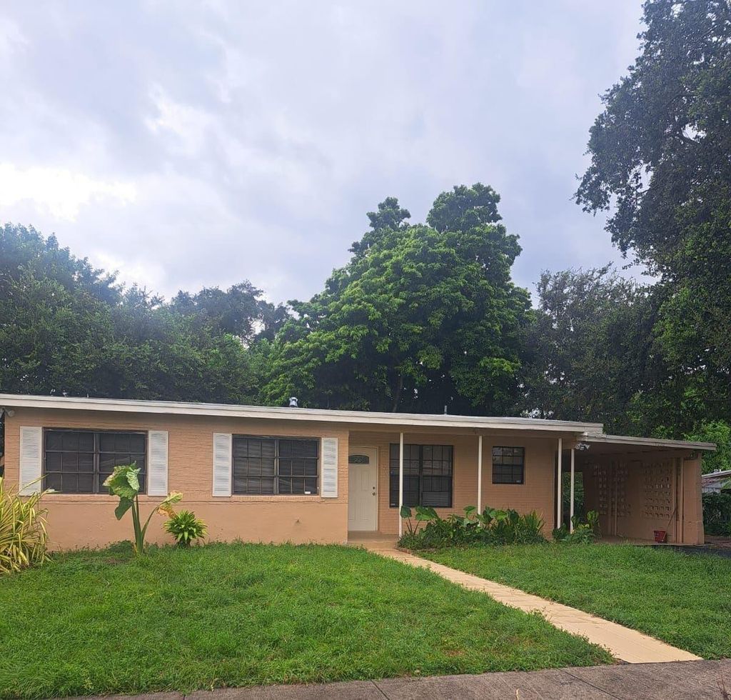 Photo of 3910 SW 34th Ave, West Park, FL 33023 (MLS # F10390274)