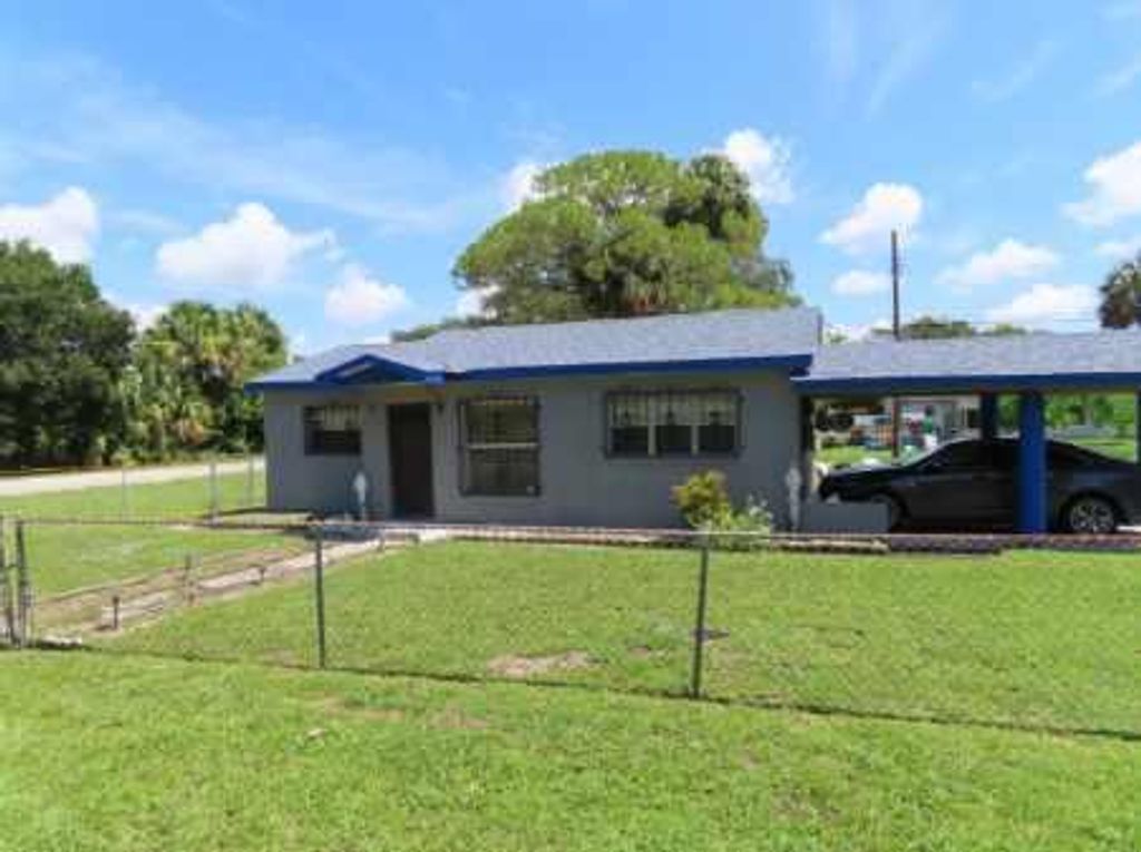 Photo of 5012 Barcelona Avenue, Fort Pierce, FL 34946 (MLS # R10900435)