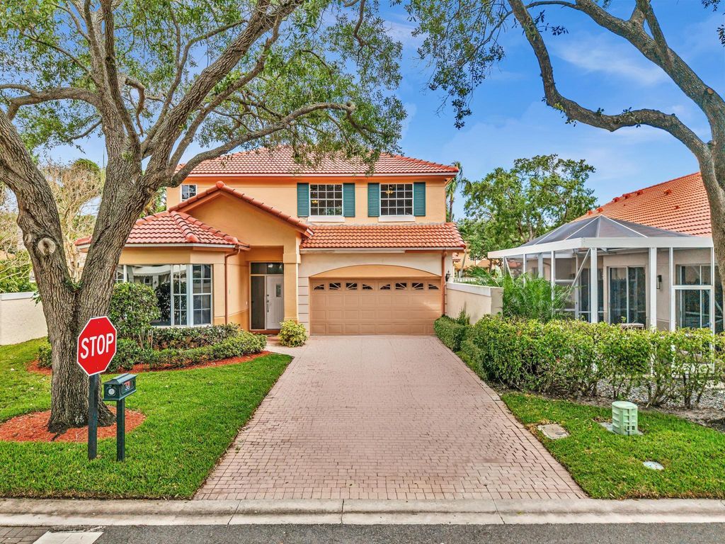 Photo of 36 Monterey Pointe Drive, Palm Beach Gardens, FL 33418 (MLS # R11116305)