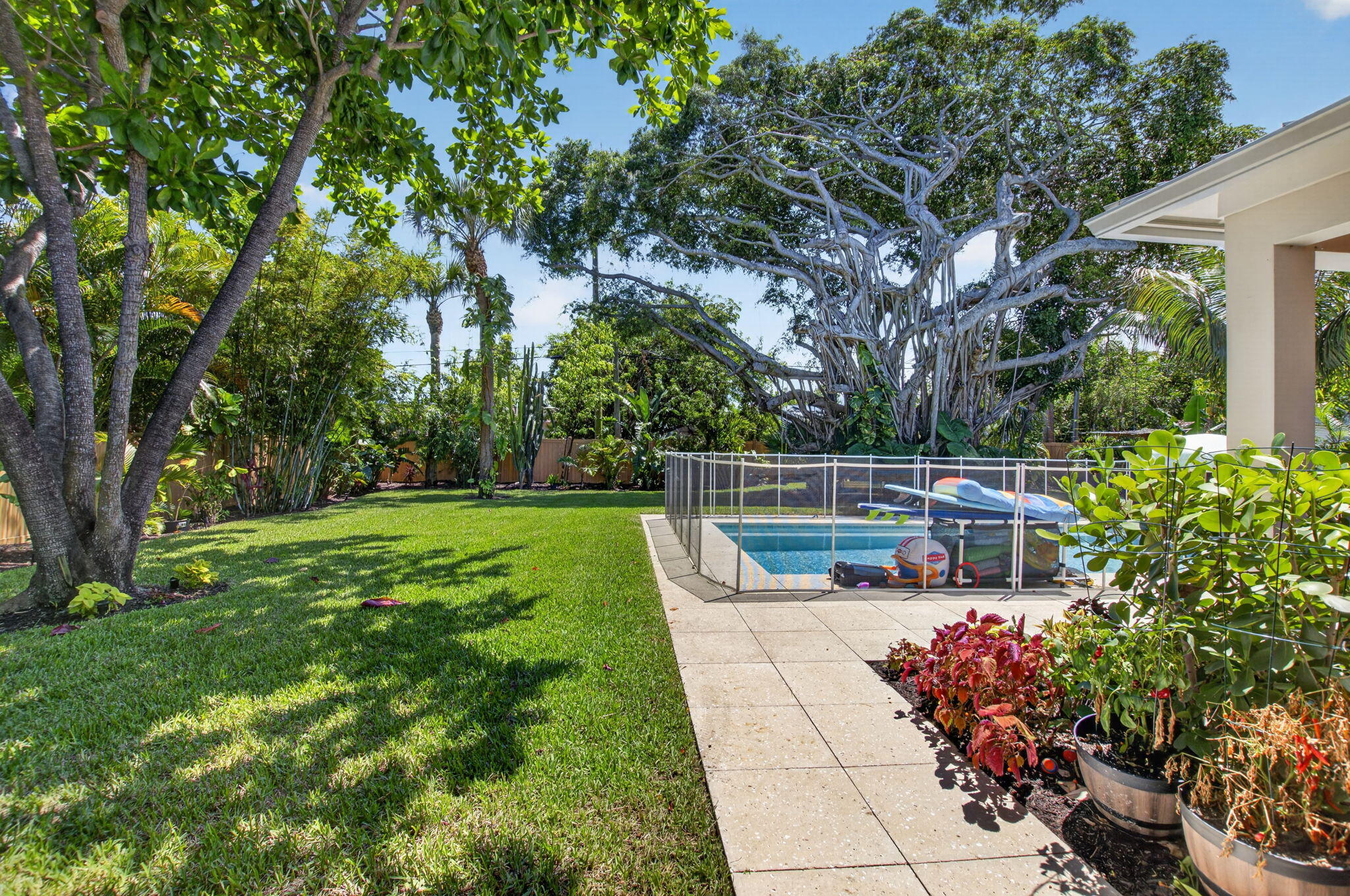 BOCA RATON HILLS SEC 3 - Residential Lease