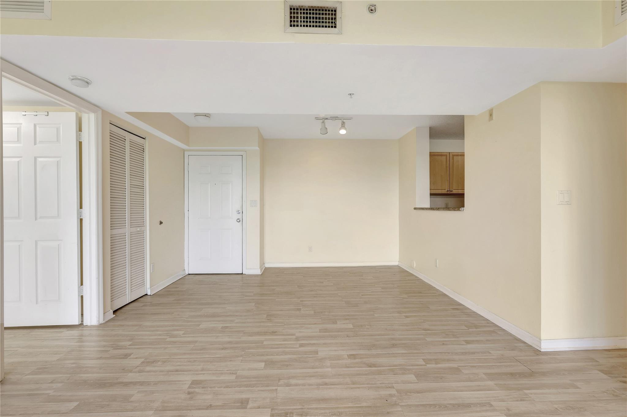 SHERIDAN BEACH CLUB NO 3 - Residential Lease