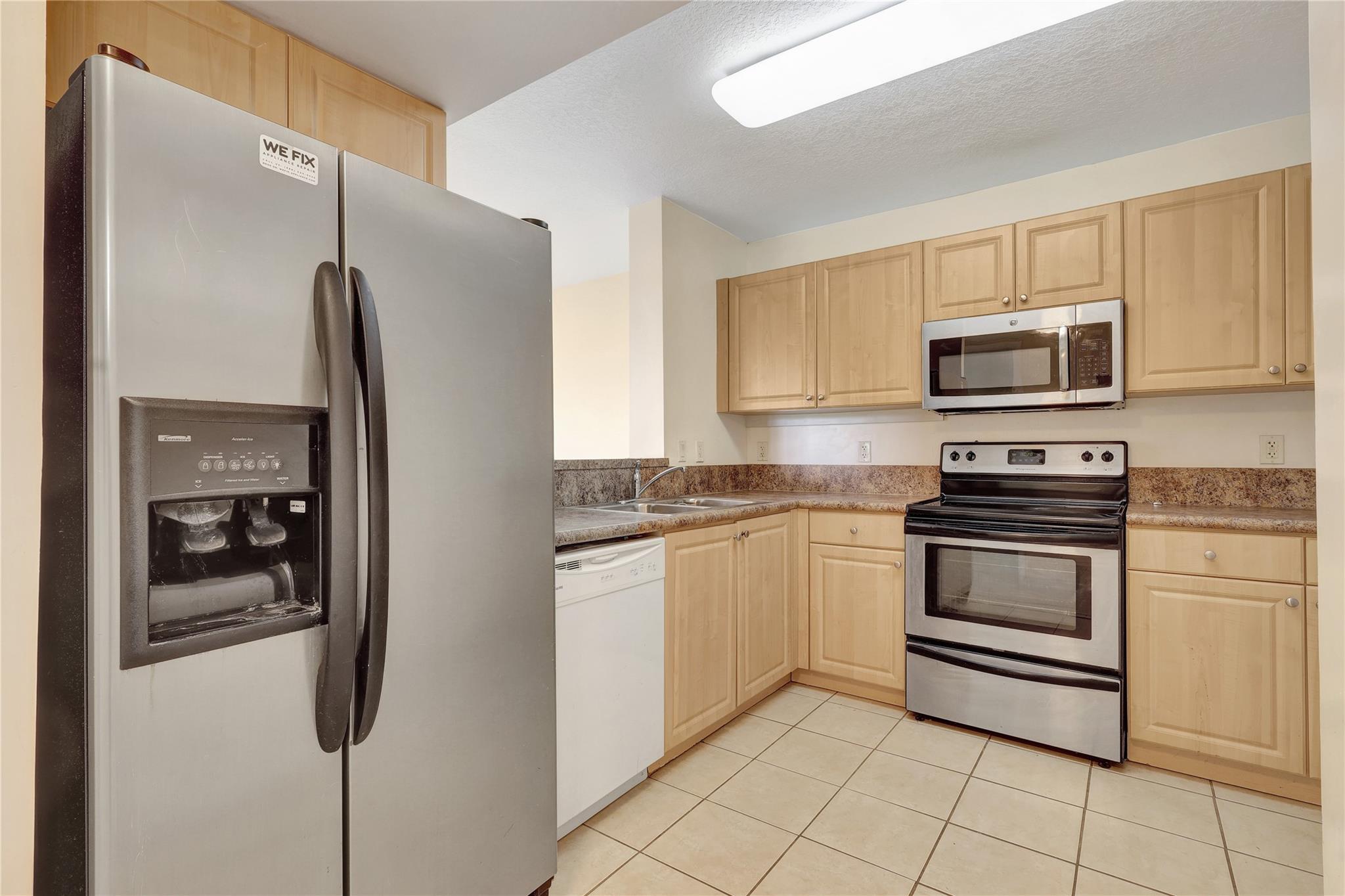 SHERIDAN BEACH CLUB NO 3 - Residential Lease