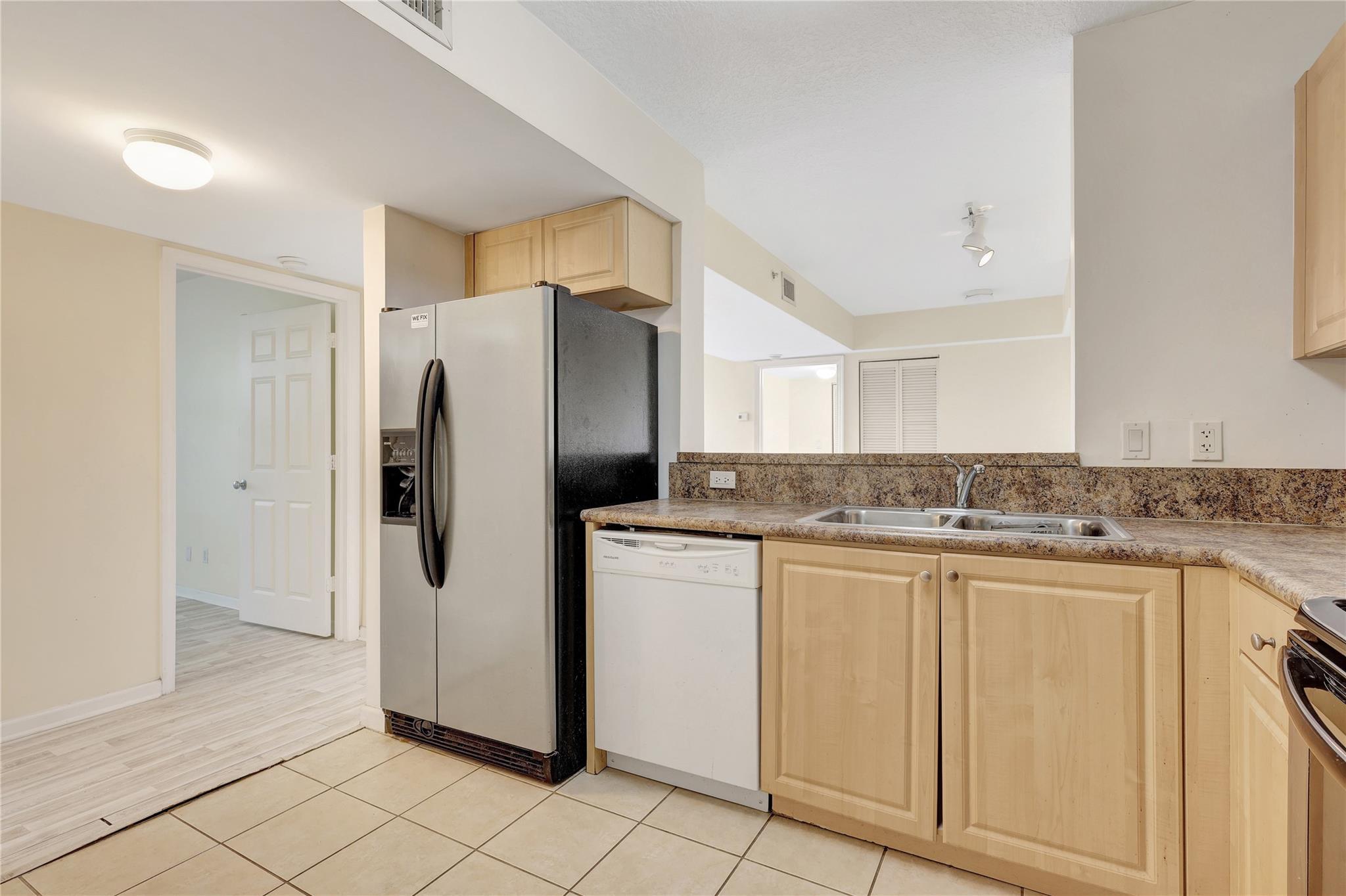 SHERIDAN BEACH CLUB NO 3 - Residential Lease