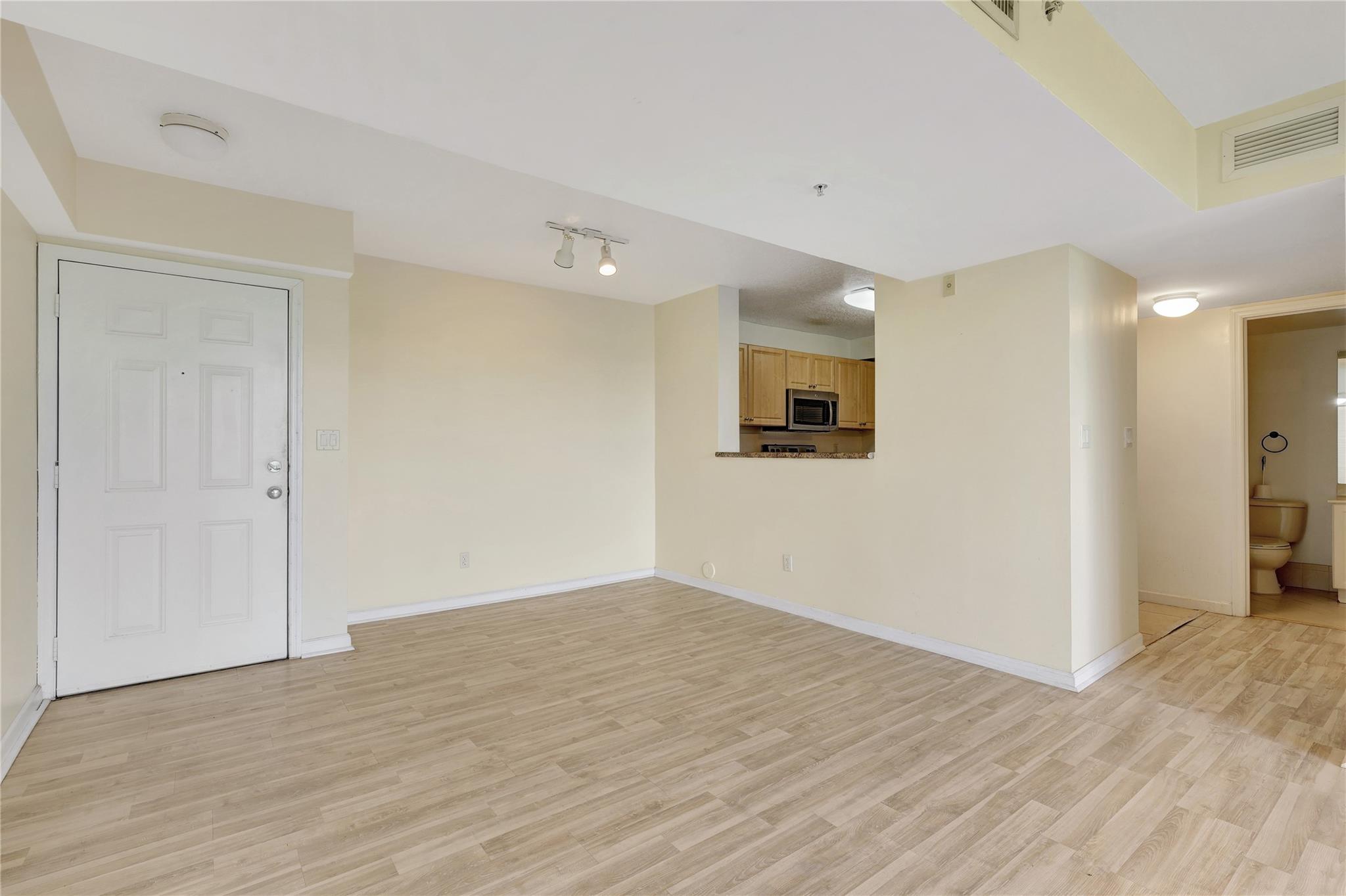 SHERIDAN BEACH CLUB NO 3 - Residential Lease