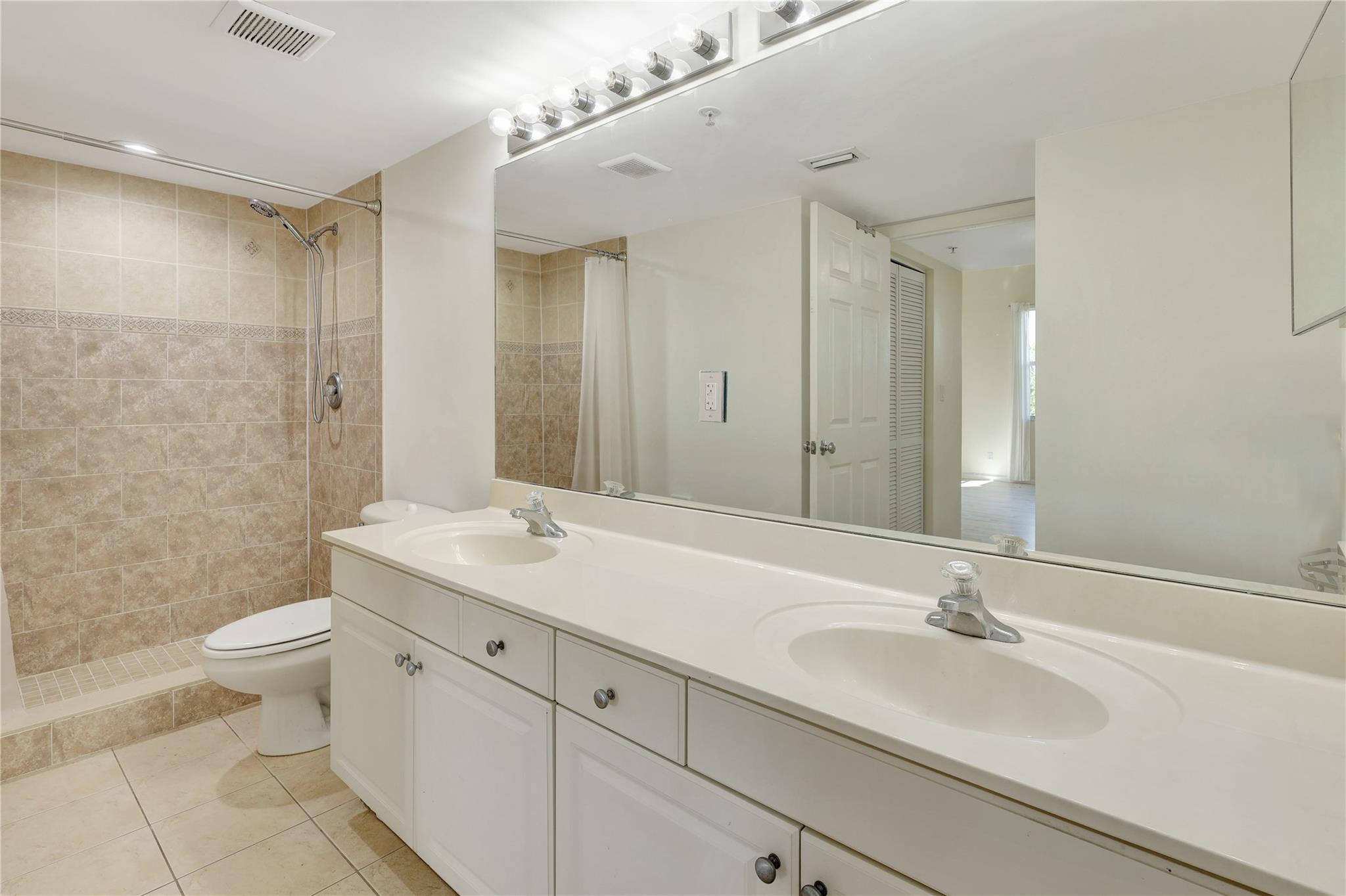 SHERIDAN BEACH CLUB NO 3 - Residential Lease
