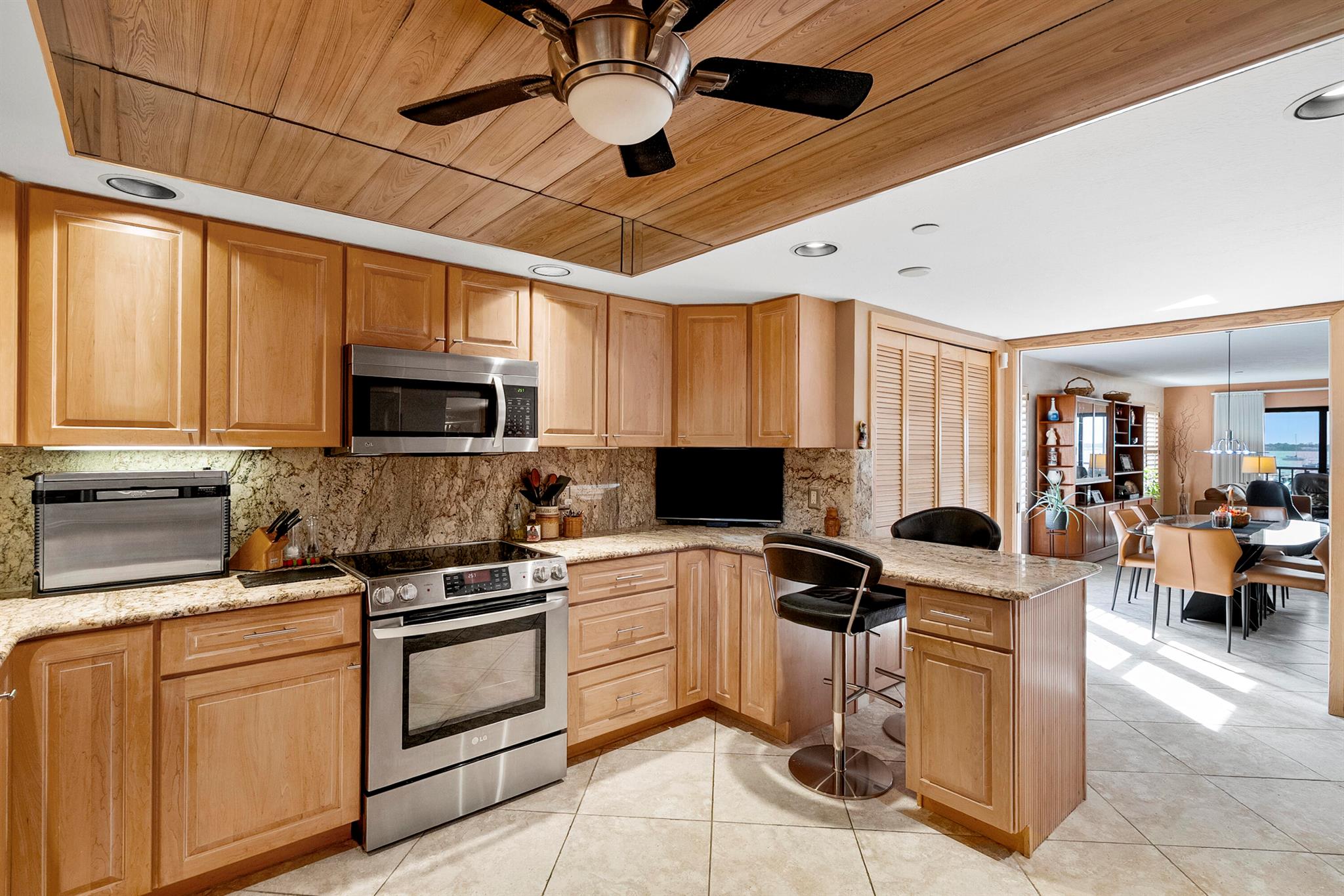 415 NORTH RIVER DRIVE CON - Residential