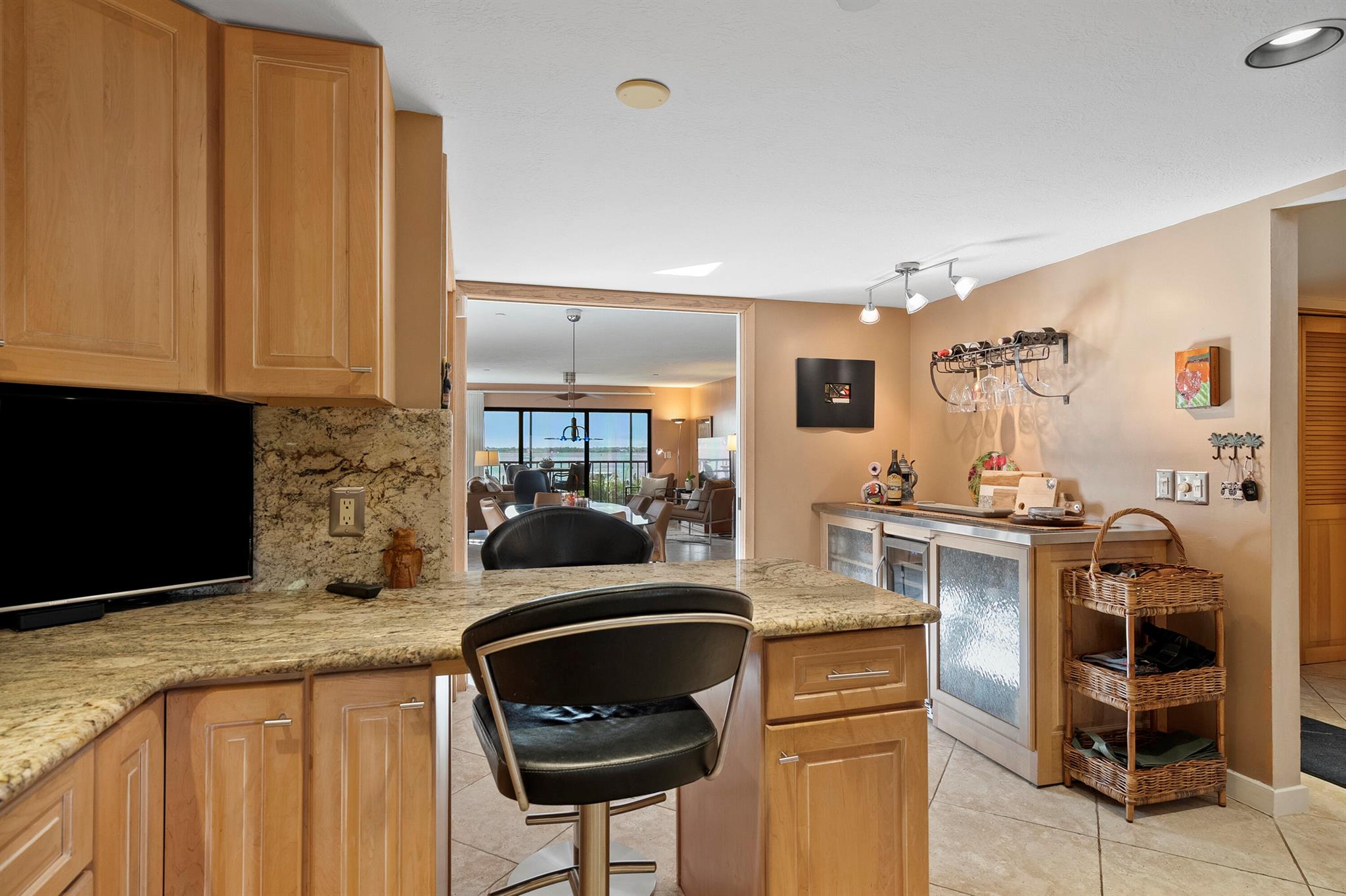 415 NORTH RIVER DRIVE CON - Residential