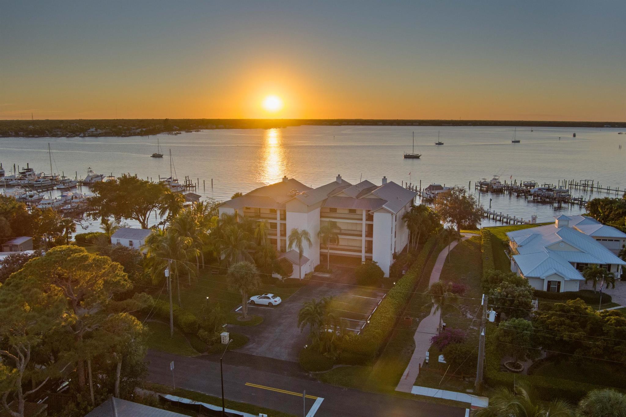 415 NORTH RIVER DRIVE CON - Residential