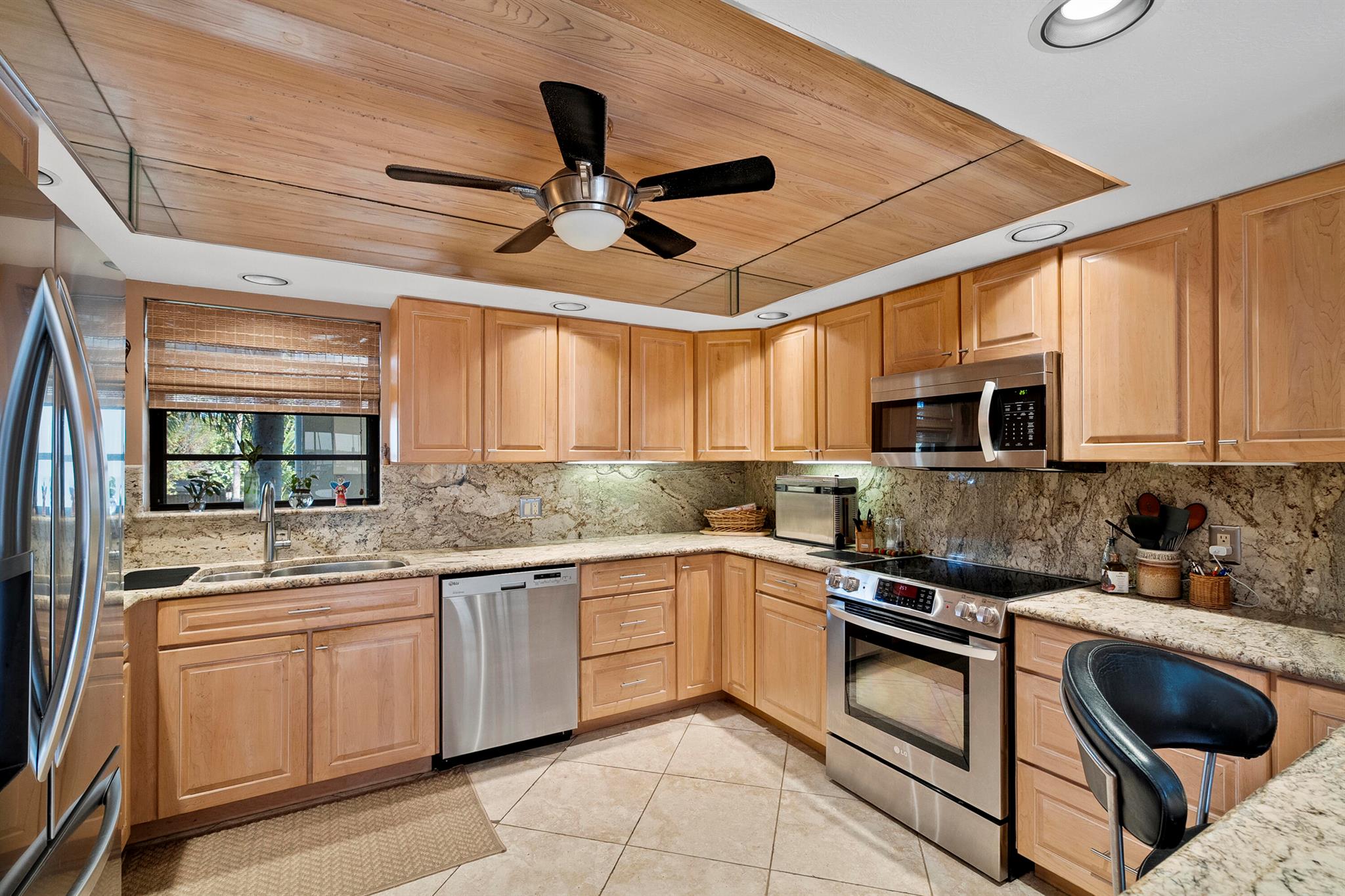 415 NORTH RIVER DRIVE CON - Residential