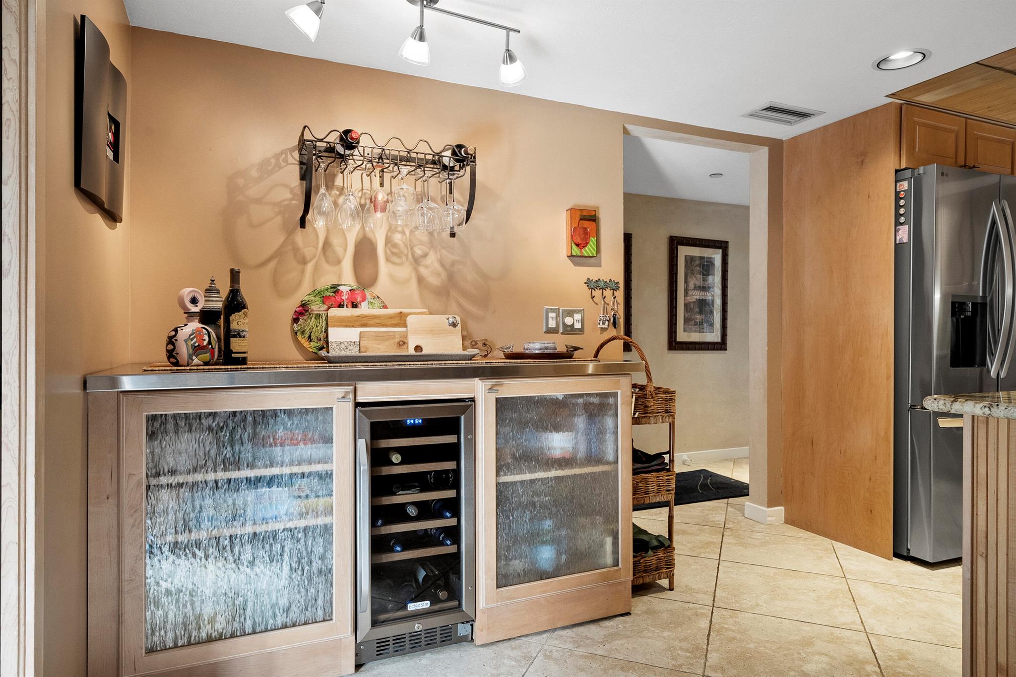 415 NORTH RIVER DRIVE CON - Residential