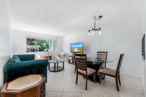Tiny photo for 2615 Garden Drive N #307, Lake Worth, FL 33461 (MLS # B26048410)