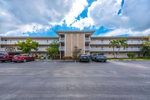 Tiny photo for 2615 Garden Drive N #307, Lake Worth, FL 33461 (MLS # B26048410)