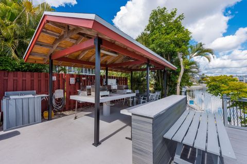 Tiny photo for 2615 Garden Drive N #307, Lake Worth, FL 33461 (MLS # B26048410)