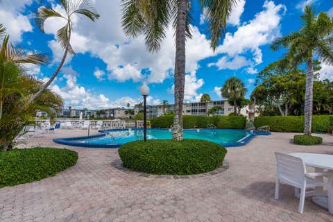 Tiny photo for 2615 Garden Drive N #307, Lake Worth, FL 33461 (MLS # B26048410)