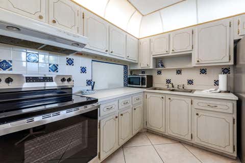 Tiny photo for 2615 Garden Drive N #307, Lake Worth, FL 33461 (MLS # B26048410)